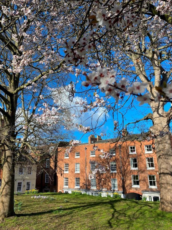 Pass The Keys Superbly Located Handsome Georgian Townhouse Shrewsbury Exteriér fotografie